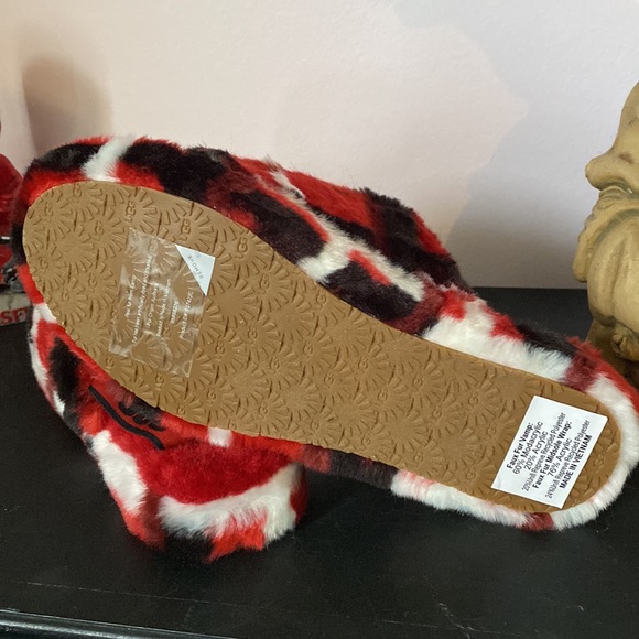 Rare💥Ugg Fluff Yeah in Red Plaid Wm 8/ Kds 6 - Picture 8 of 9